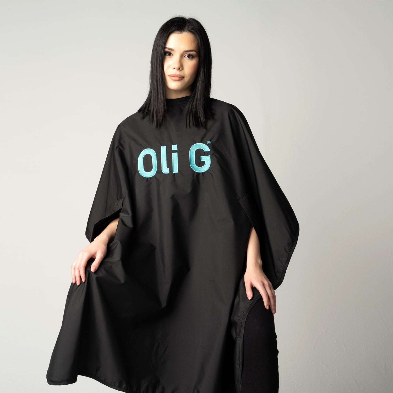 Oli G Hands-Free Bleach-Proof Service Cape — detail